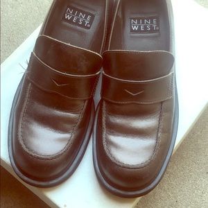 Nine West Bradbury loafers in shiny copper